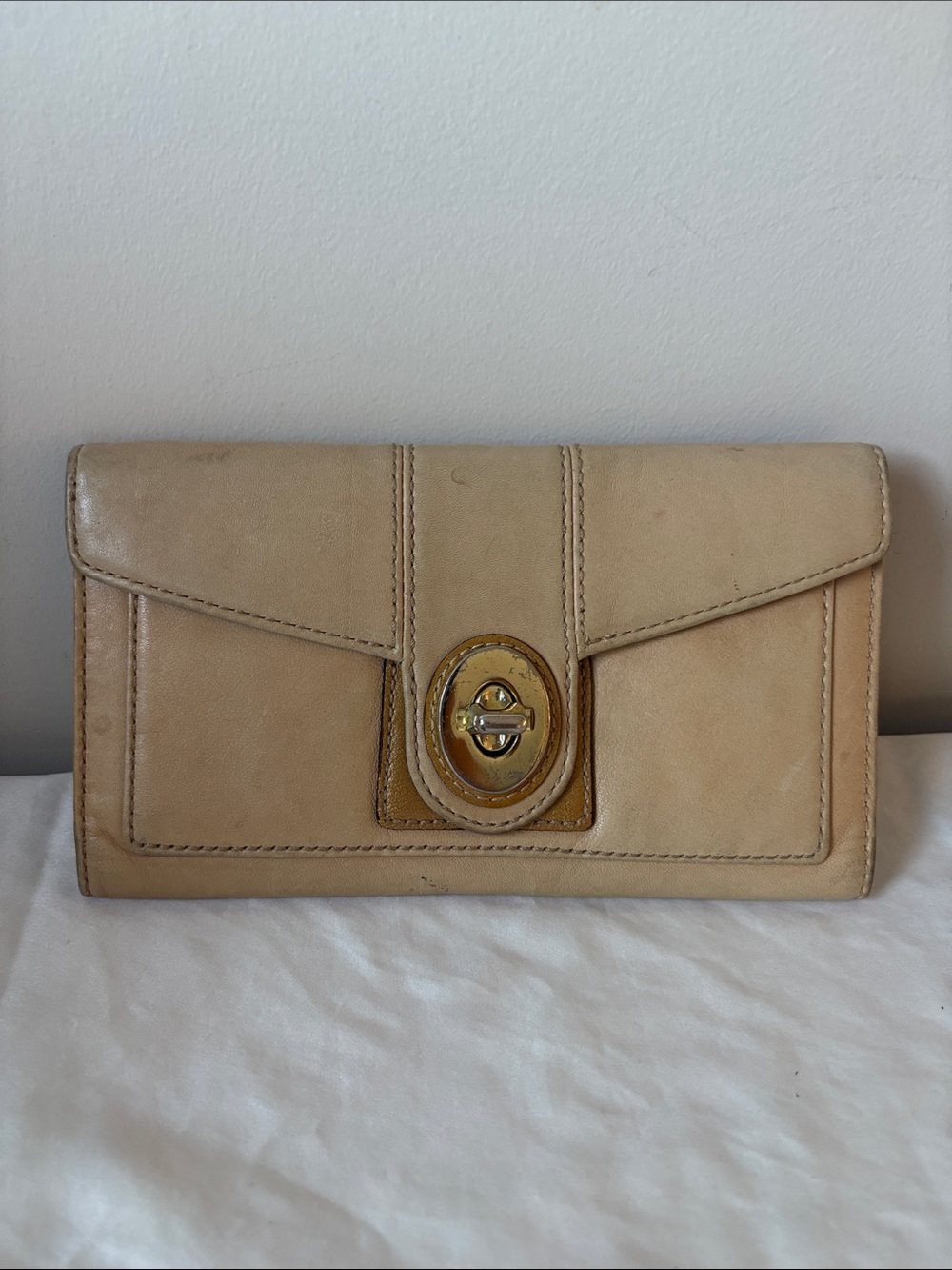 EUC - Coach Leather Turn-Lock Envelope Wallet in Beige with Soft Pink Interior